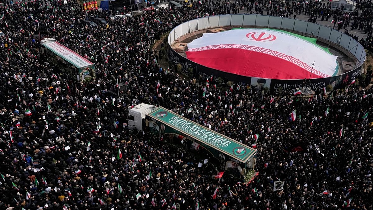 Video. Funeral held in Tehran for Iranian commanders killed in US–Israeli strikes