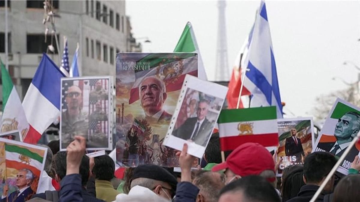 Pro-monarchy and pro-democracy protesters gather across Europe in support of Iran
