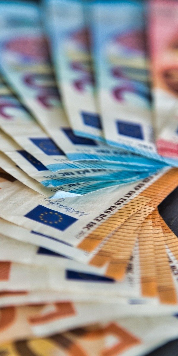 NASDAQ 100 Plunges to 23-Month Low at 23,898 Amid Tech Rout and Sector Rotation