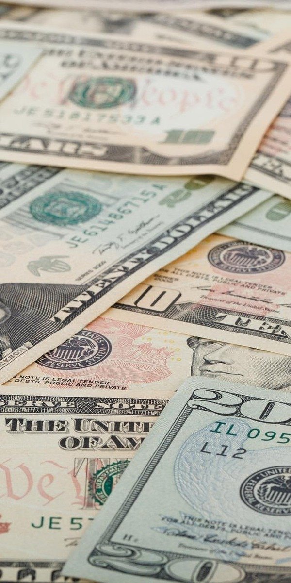 Steady Dividend Play in Sweden's Commercial Real Estate Sector Amid