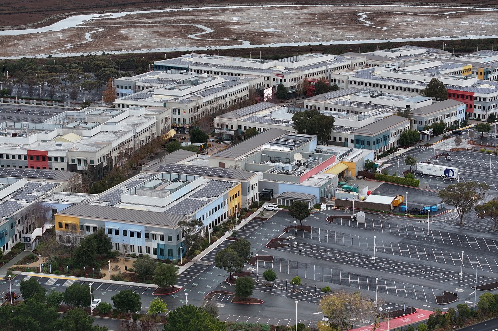 Meta lays off hundreds after unveiling nearly $1B exec incentive plan