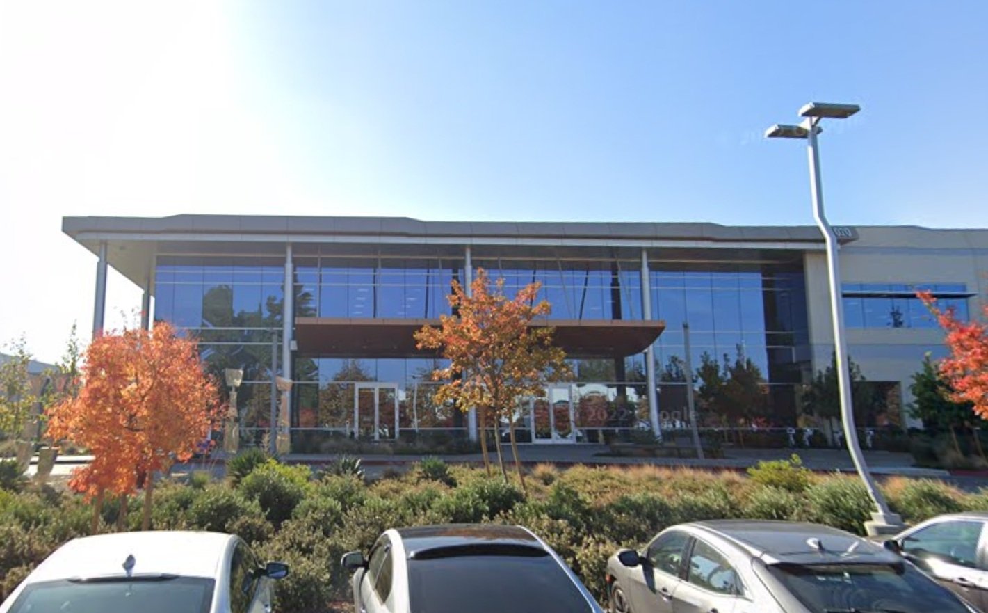 Surgical robot maker Intuitive lays off up to 331 in Silicon Valley