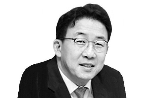 Ahn Dong-hyun, professor of economics at Seoul National University