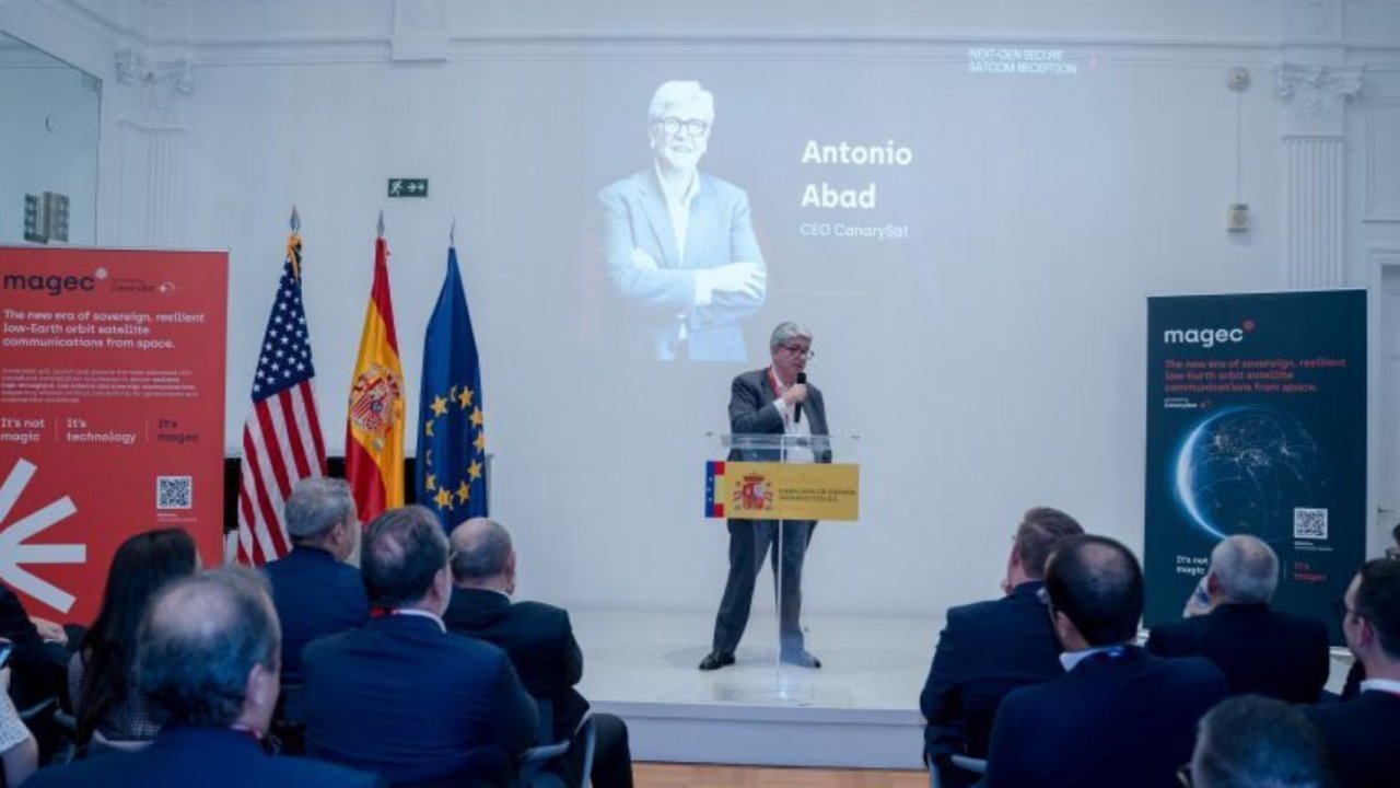 Tenerife uses the INTA base in Maspalomas to promote its services in Washington