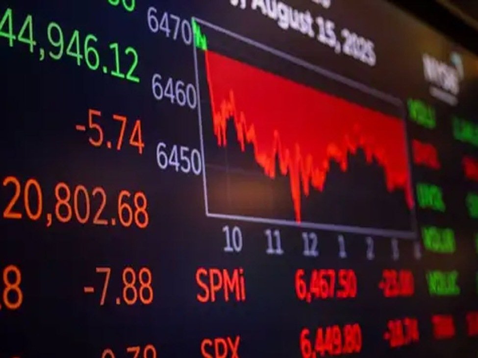 Stock market rollercoaster: Tech falters, energy shines in mixed Wall Street session