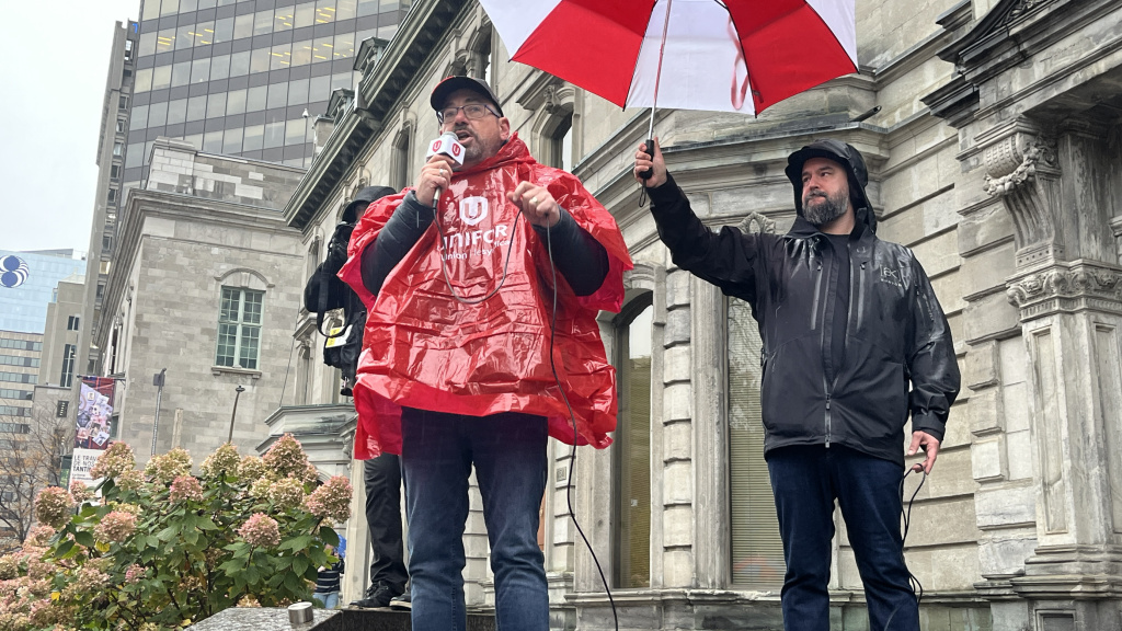 Unifor workers protest layoffs at Sainte-Thérèse truck plant