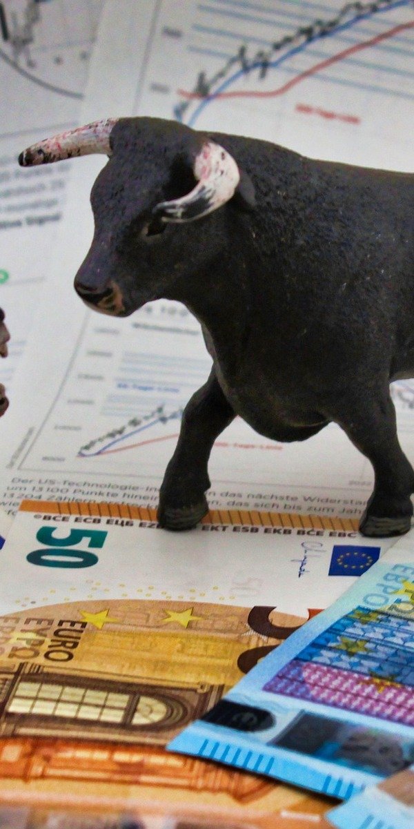 US6657961022) Faces Weak Short-Term Outlook Amid Technical Pressu