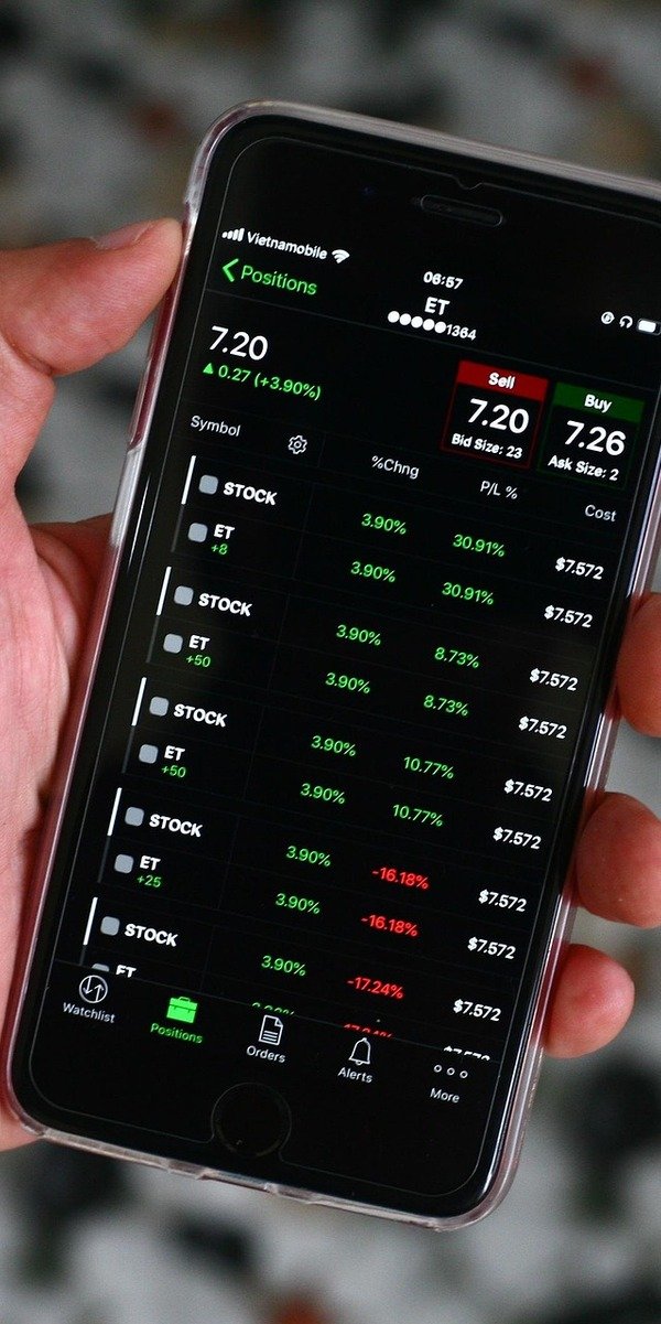 US87087X1090) Rides AI Data Center Wave Amid Valuation Scrutiny