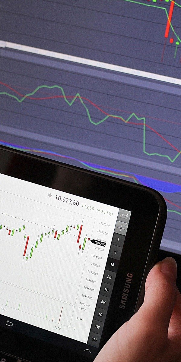 Holcim Ltd stock advances on sustainability milestone confirmation and DACH market strength