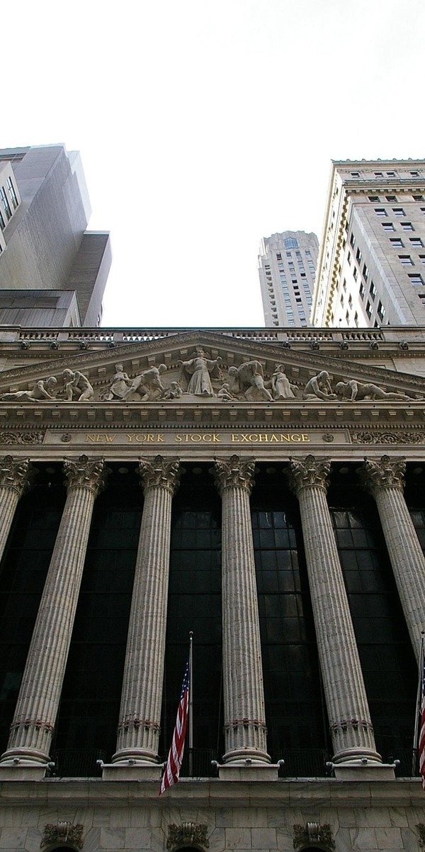 Hypoport SE Stock Gains Traction After 2025 Non-Financial Report Highlights Sustainability and Platf