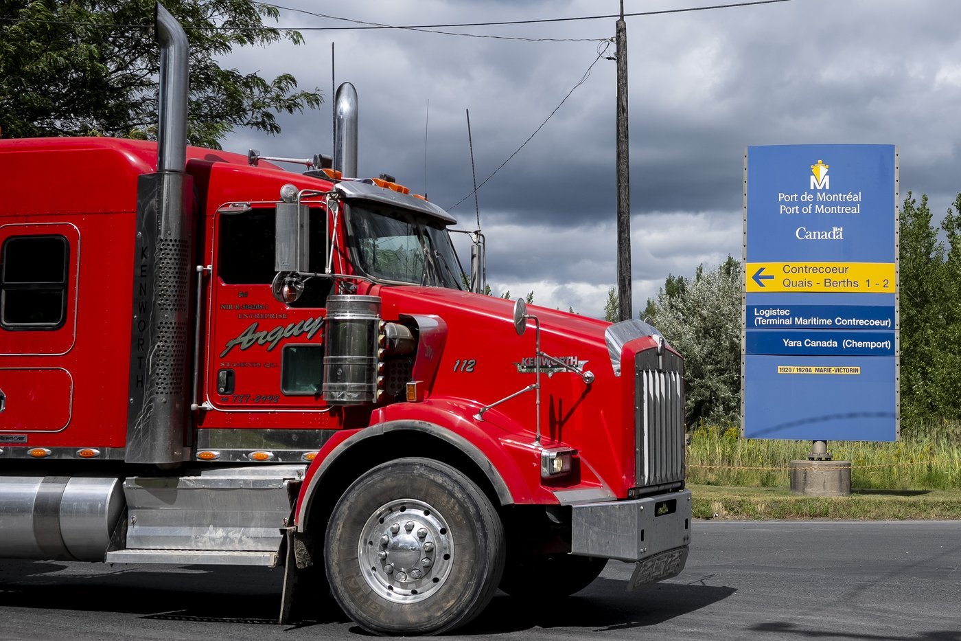 U.S. truck maker Paccar lays off 300 workers in Quebec ahead of tariffs