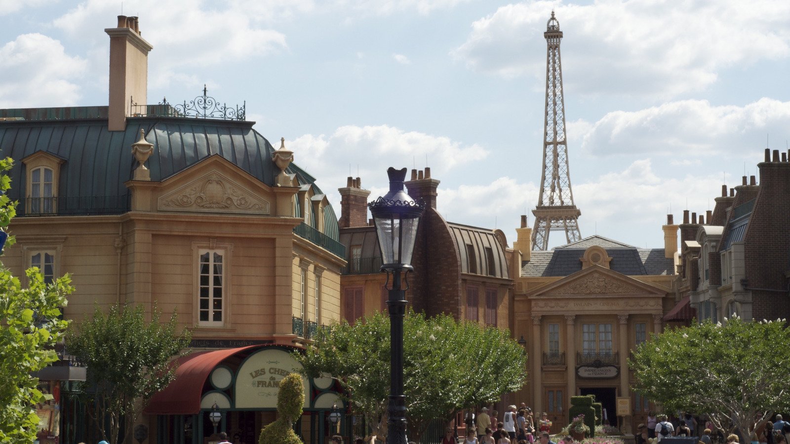 US Amusement Parks That Could Pass For Europe