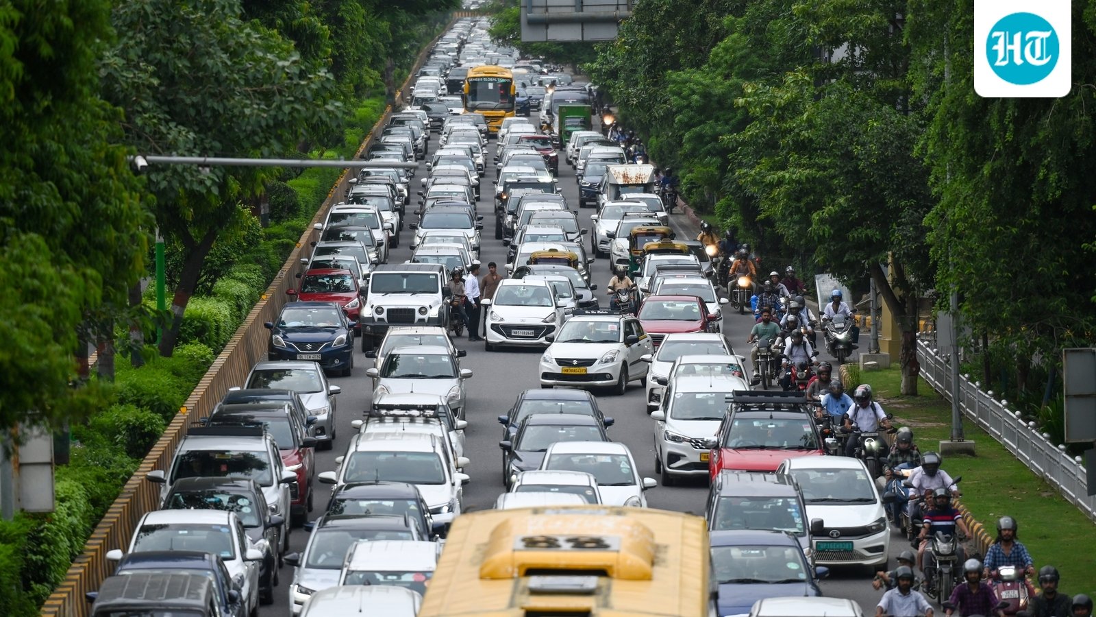 '4 km in 45 minutes': Noida founder raises questions on urban infrastructure, internet weighs in