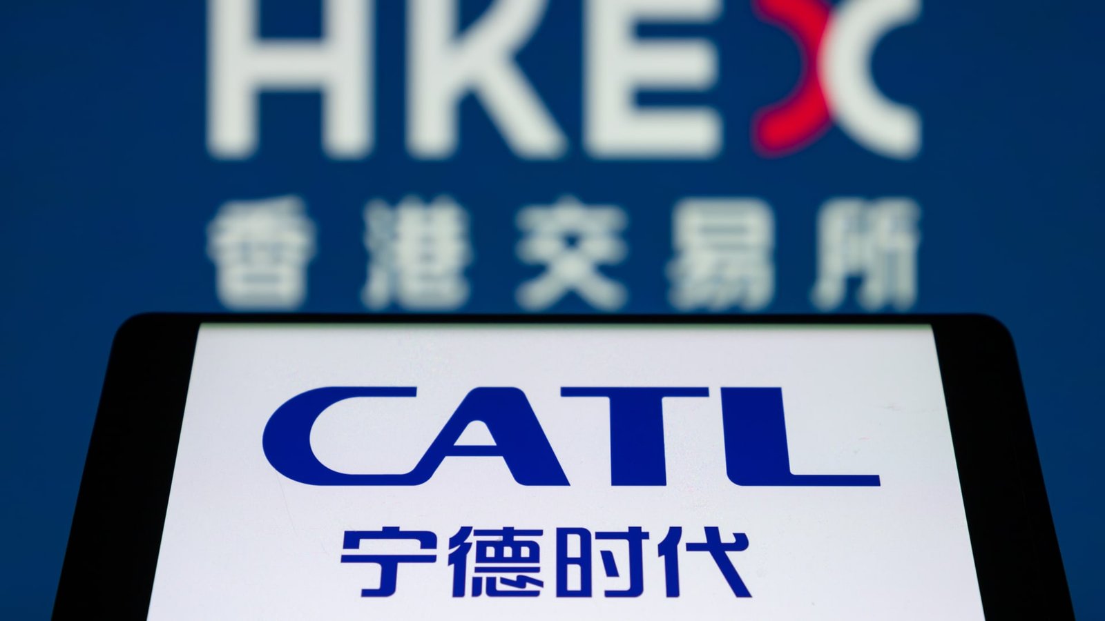 CATL Shares Plunge 8% Following $5 Billion Equity Placement