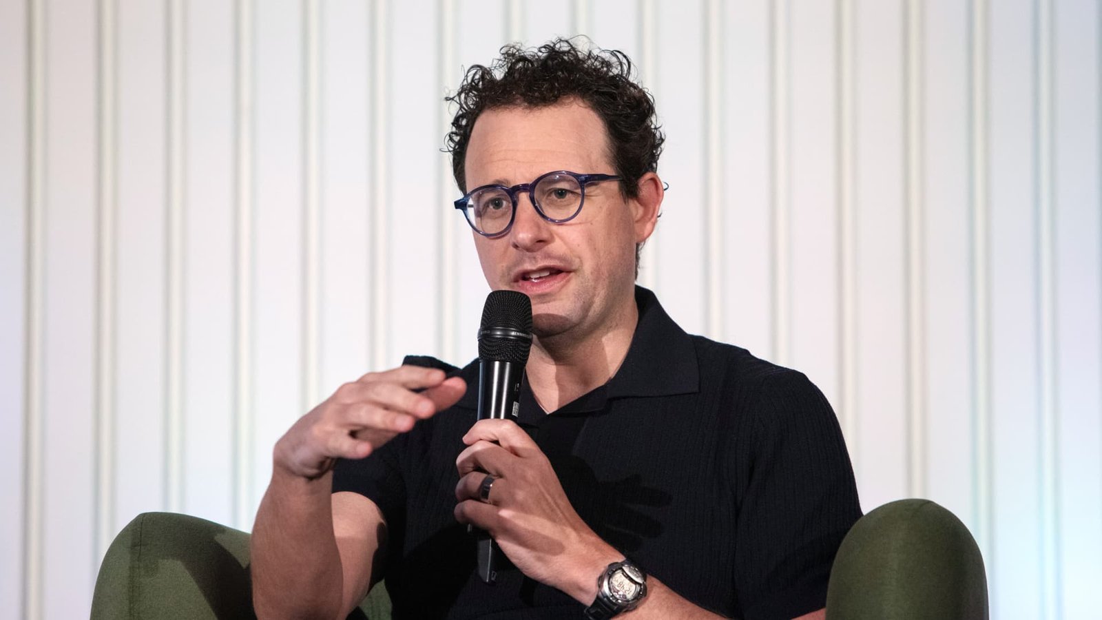 Anthropic weighs raising funds at $900B valuation, topping OpenAI