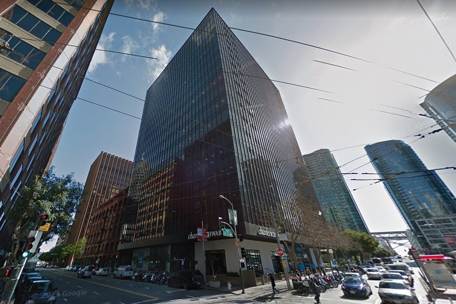 Schwab laying off up to 2,000 workers, reducing SF office space