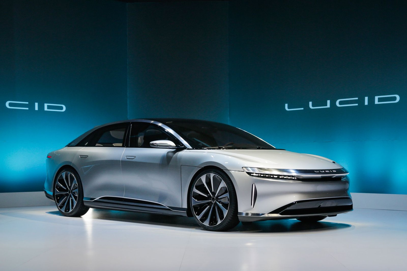 Bay Area vehicle maker Lucid lays off hundreds