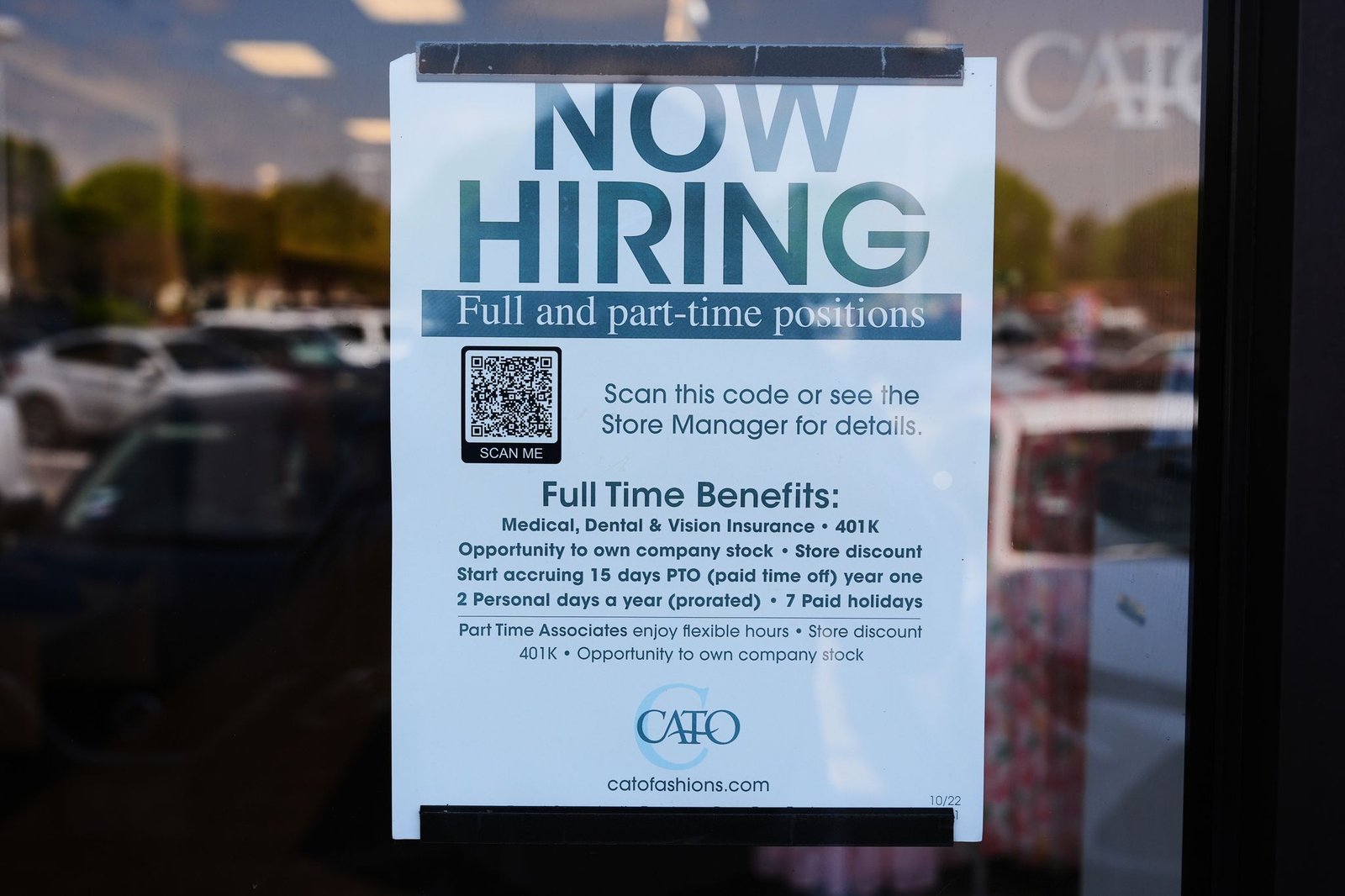 US jobless aid filings fall to 202,000 as layoffs remain low despite uncertainty of Iran war