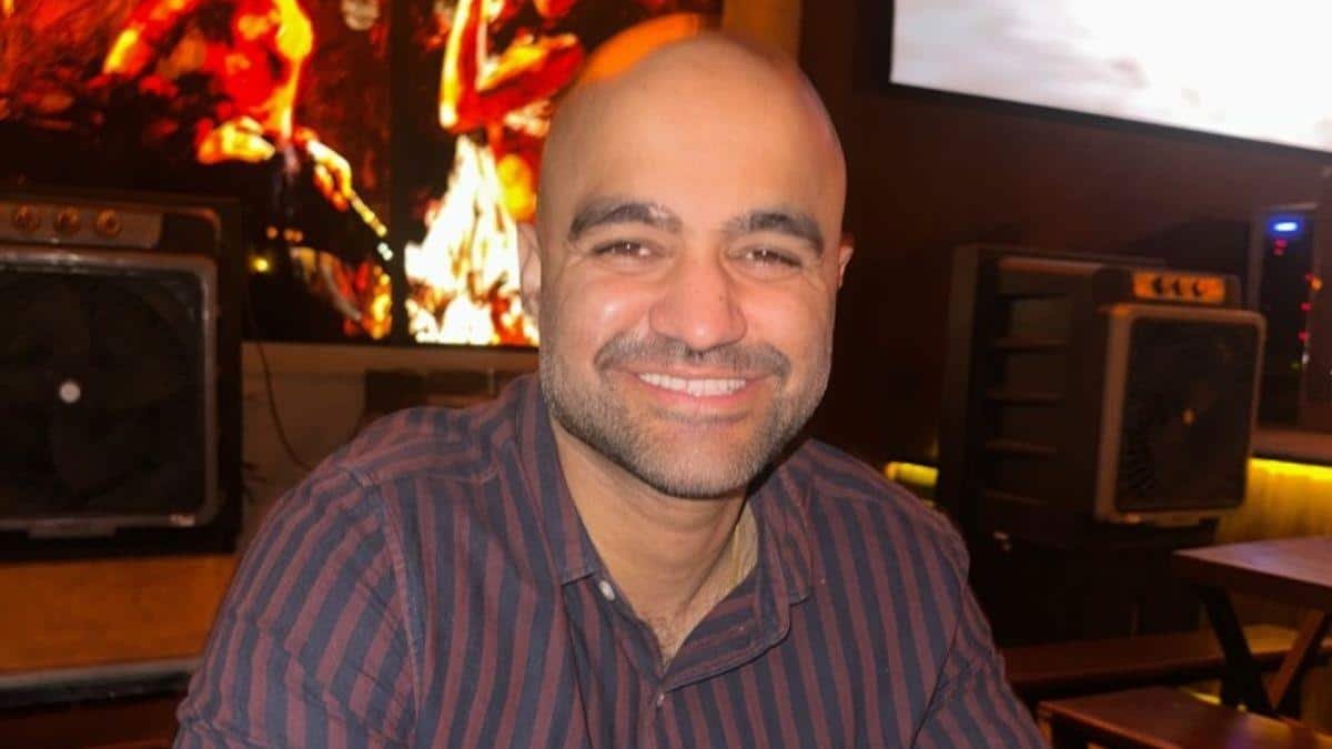 LinkedIn Row Erupts As Founder Defends ‘No Notice’ Culture, Fires Employee On WhatsApp