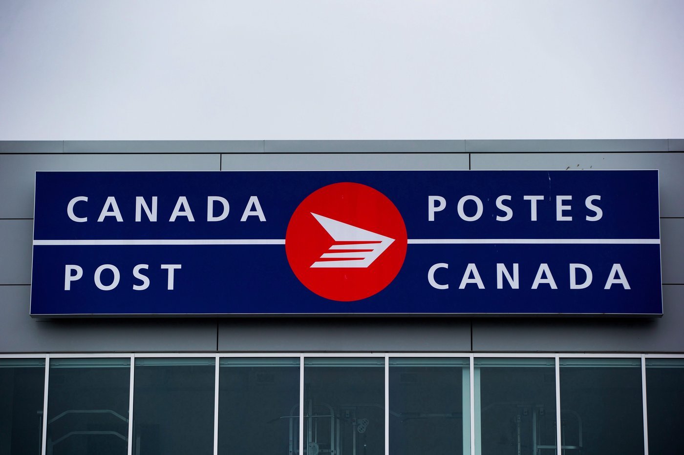 Canada Post lays off 50 managers amid 'financial struggles'