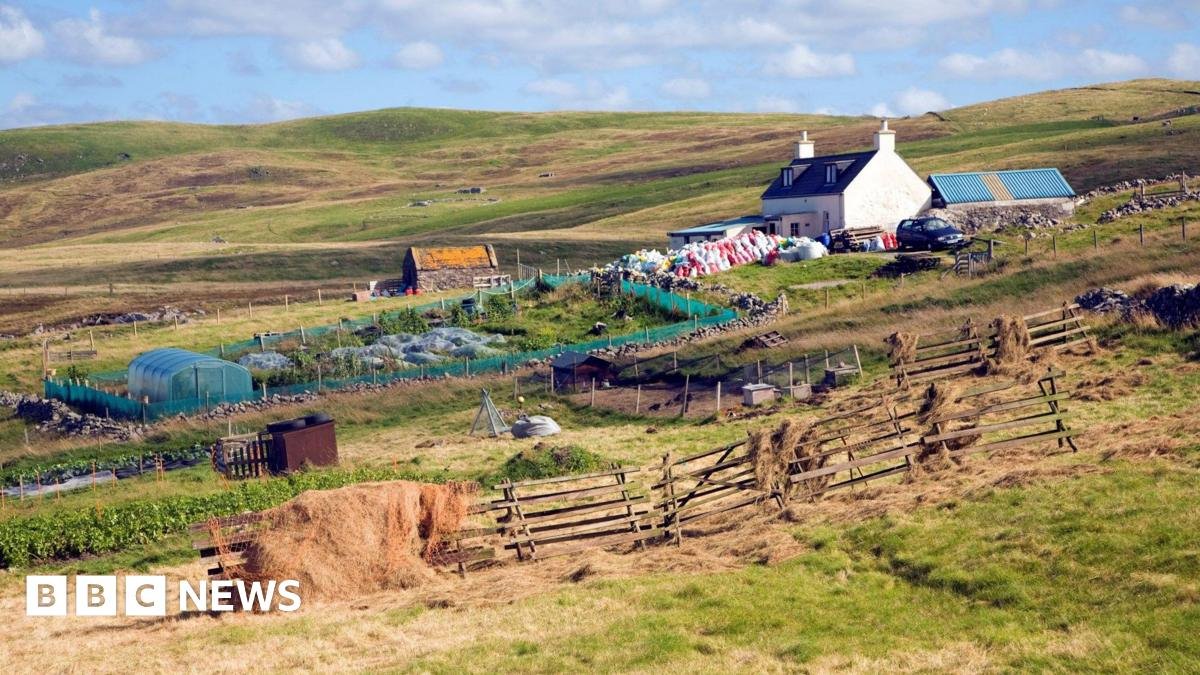 US Vice President JD Vance and House Speaker Mike Johnson applaud as Britain's King Charles III arrives to address a Joint Meeting of Congress in the House Chamber at the US Capitol in Washington, DC, on April 28, 2026.