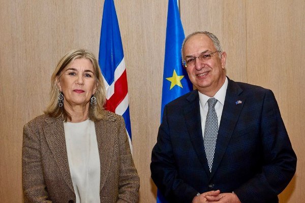 Svandís Svavarsdóttir, the Minister for Fisheries has signed a regulation signed to increase Icelandic capelin quota by 147,280 tonnes An extraordinary capelin season will be a strong driver for Iceland's economy as bumper catches means high income from hunting fees from ships The Icelandic fishing industry has achieved a 35% reduction in oil consumption since 1990, a unique global achievement driven by fleet renewal.