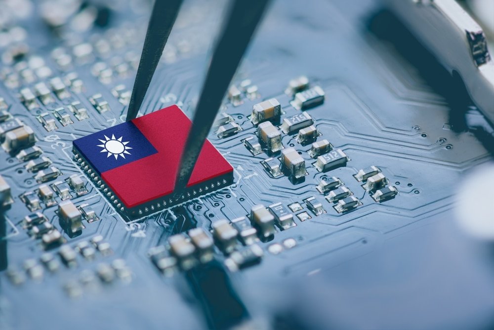 Taiwan Global Microchip Race: Why Your Next Phone or Car Depends on a Tiny Island