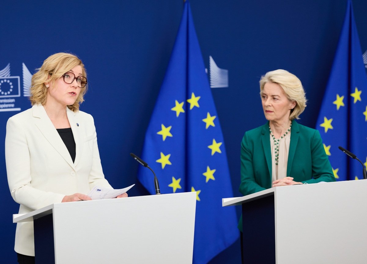 two blonde women with EU blue and yellow stars behind