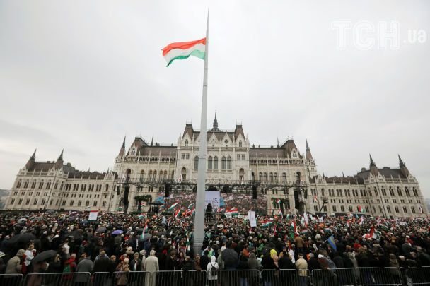 Hungarian Parliament Passes Resolution Opposing Ukraine