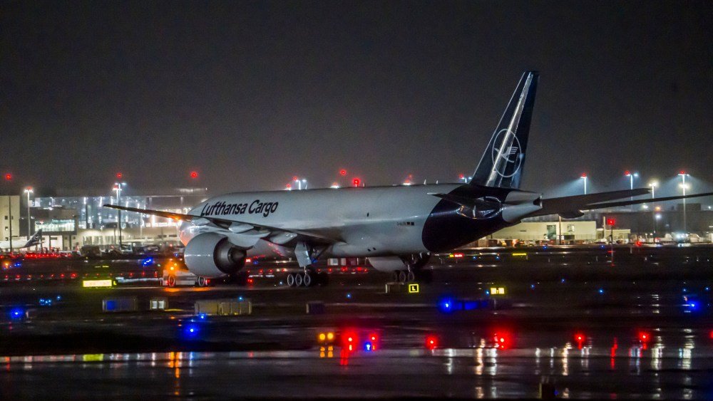 EU Weighs Fuel Sharing as Jet Fuel Shortage Risk Builds