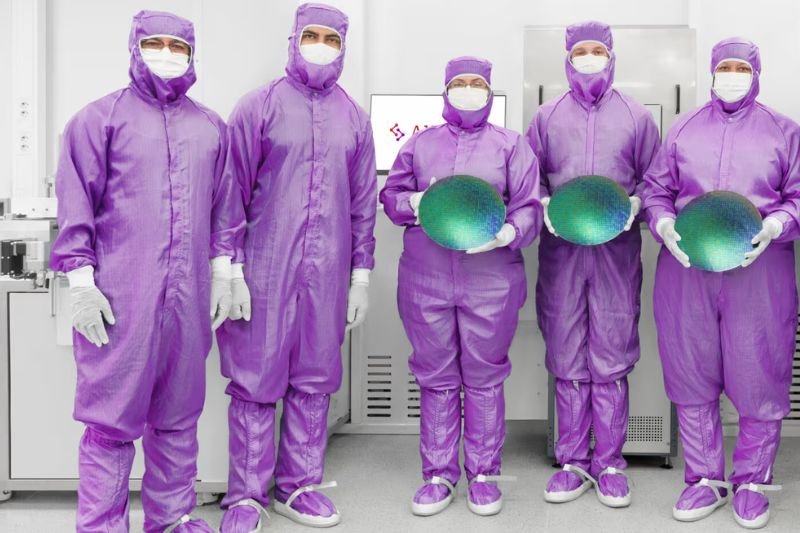 MoU agreed to scale first-of-its-kind lower-cost AI chip manufacturing tool in Eindhoven