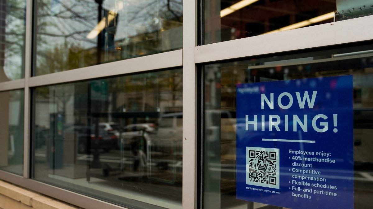 US jobless claims increase less than expected amid low layoffs