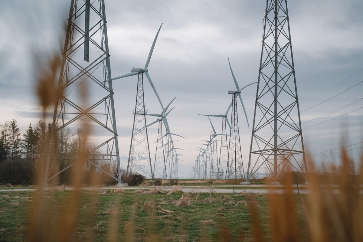 France flips the switch on a 500‑MW offshore wind farm—80 turbines now pumping power