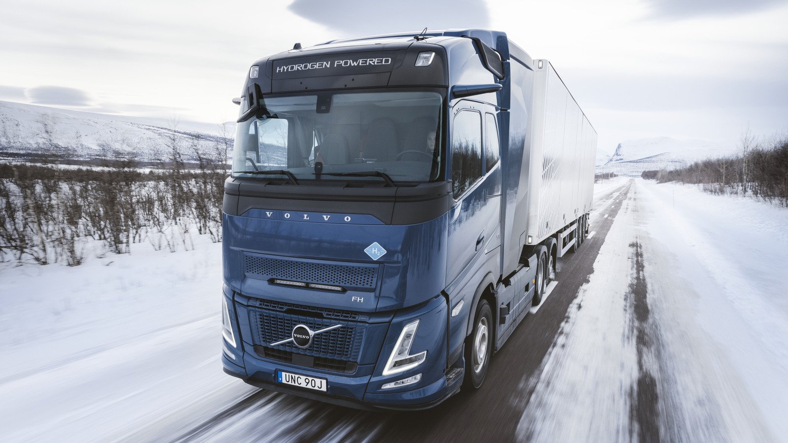 Major Semi-Truck Makers Are Switching From Diesel Engines To A New Hybrid Option