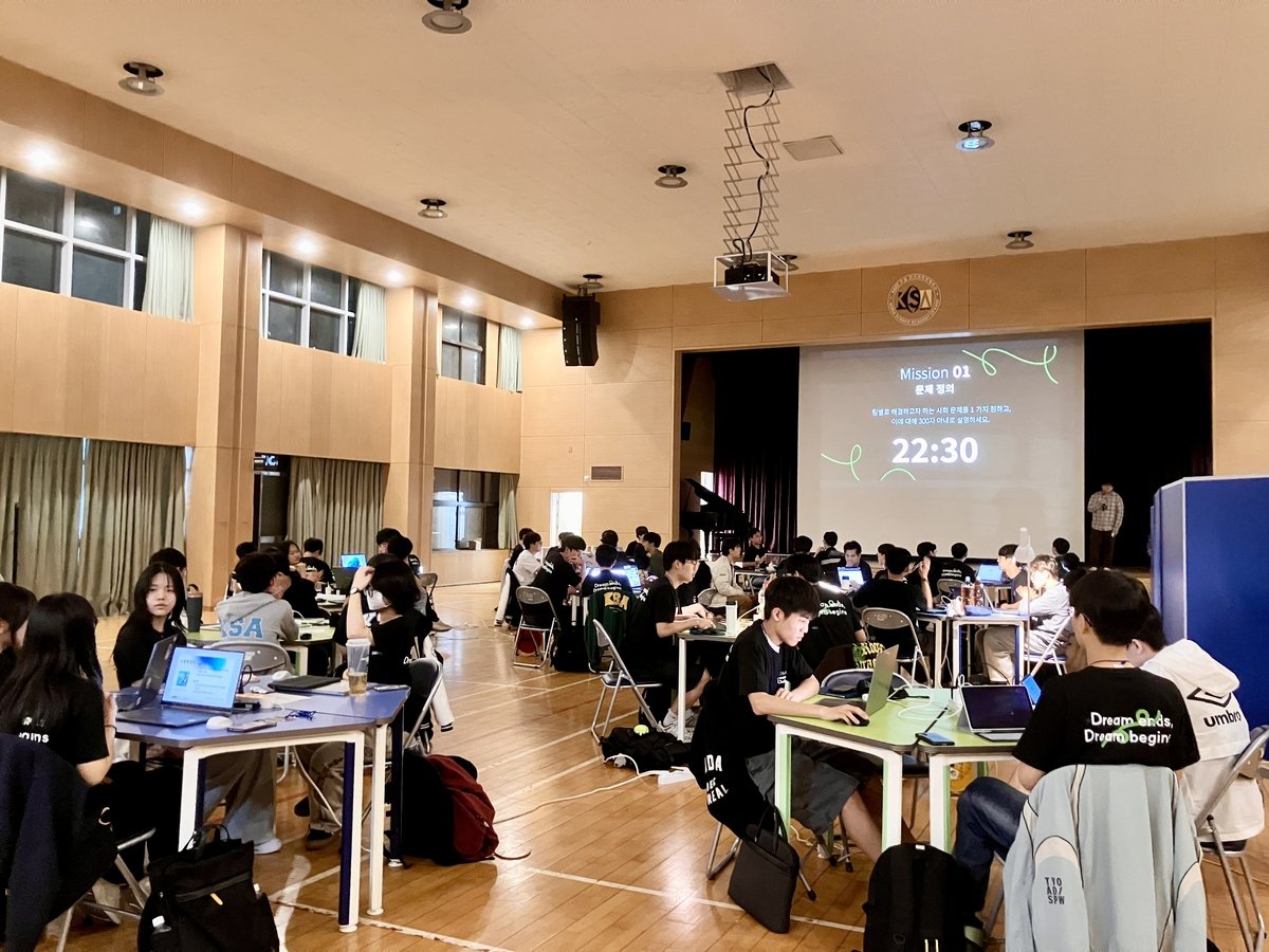 Students of the Korea Science Academy (KSA) participate in the hackathon-style startup competition "KIC," held for about 22 hours from April 30 to May 1 at the KSA auditorium. Photo courtesy of the Busan Research and Development Special Zone Headquarters. - Seoul Economic Daily Society News from South Korea