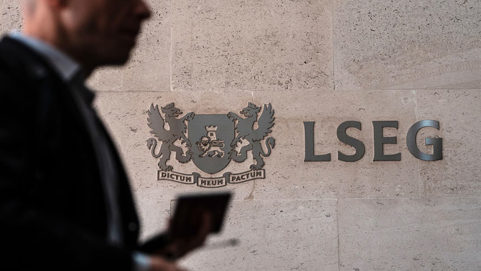 Earnings, share prices, FTSE 100, Stoxx 600