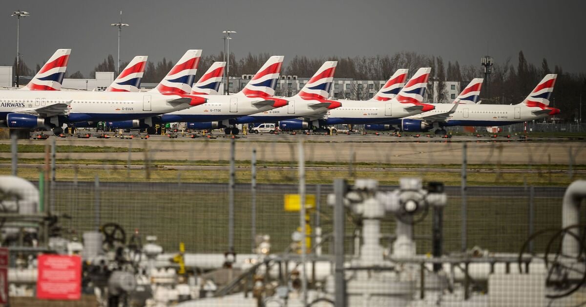 Heathrow and Gatwick LIVE: More than 100 flights cancelled after 'technical issue' | UK | News