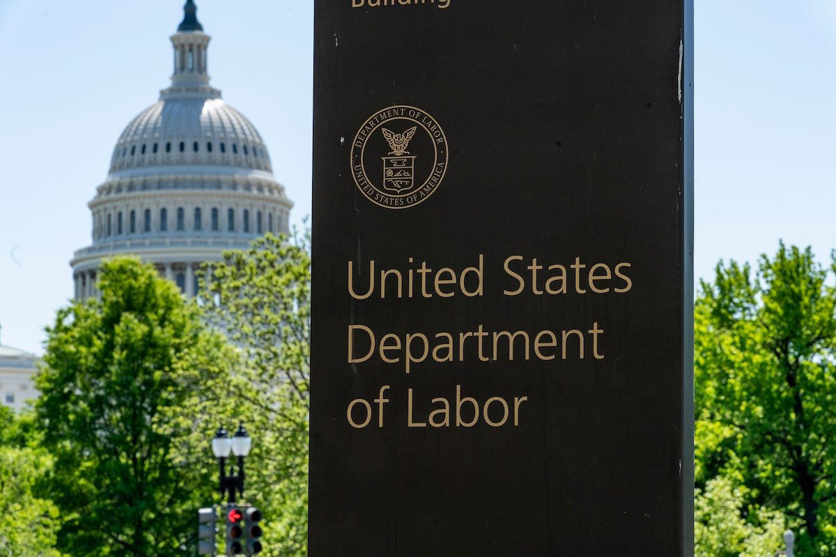 U.S. private payrolls unexpectedly decrease in June, layoffs remain low