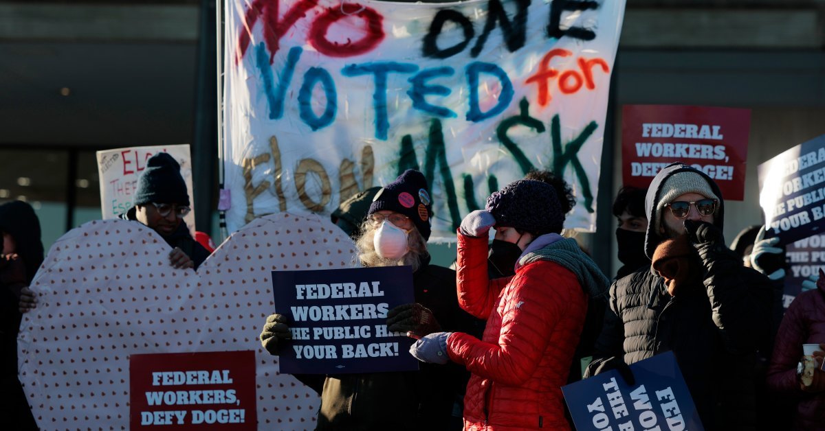 Trump’s Mass Layoffs Leave Federal Workers Baffled, Angry