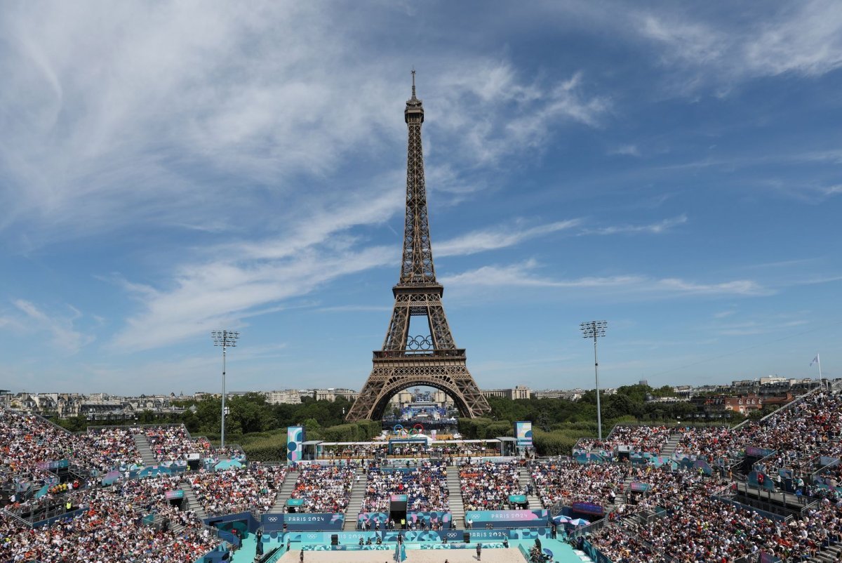 Heat wave sweeps across Europe as the Eiffel Tower closes