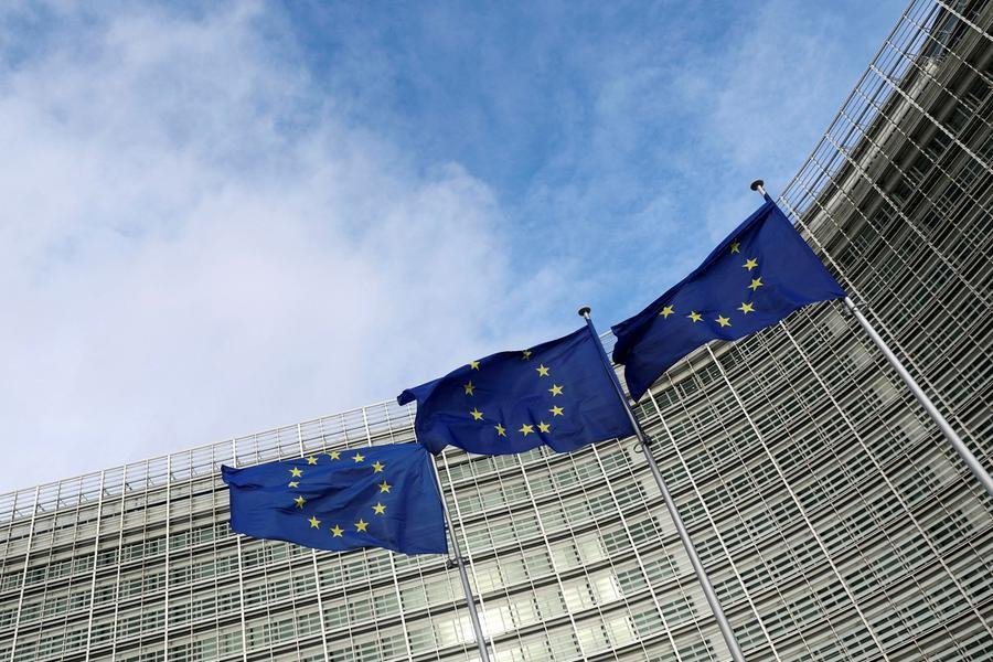 Euro under pressure as US-EU trade deal fails to impress
