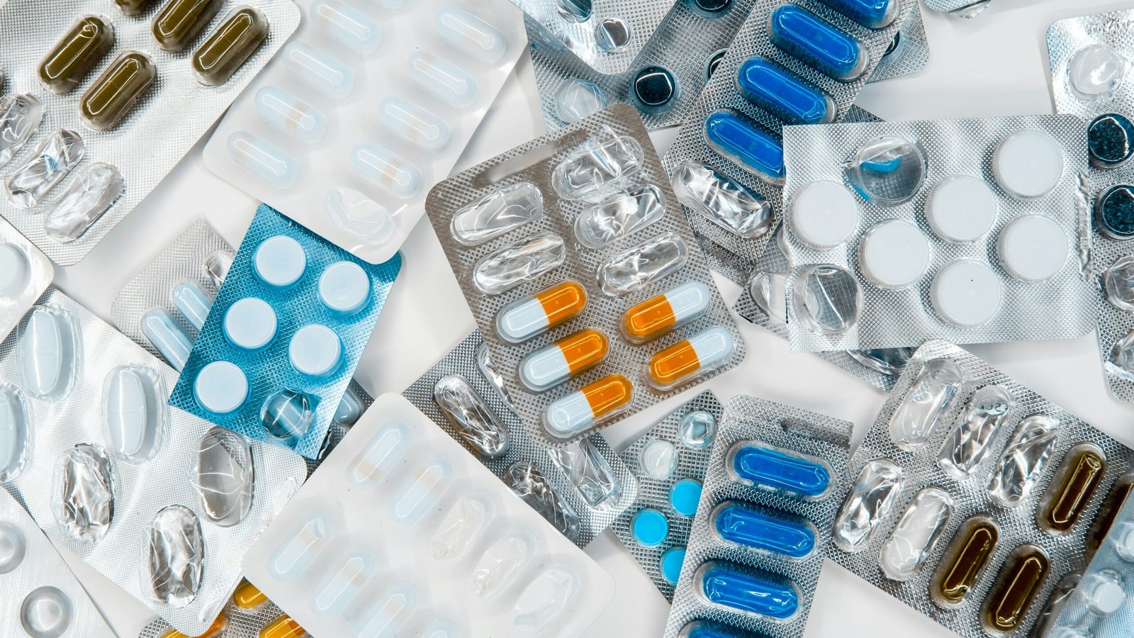 Pills (pharmaceutical industry illustration, Unsplash)