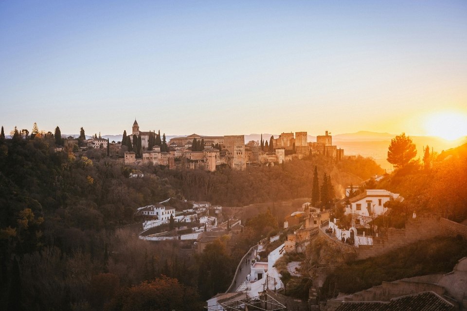EU Tourism Nights Dip Slightly in Q1 2025 Amid Calendar Shift