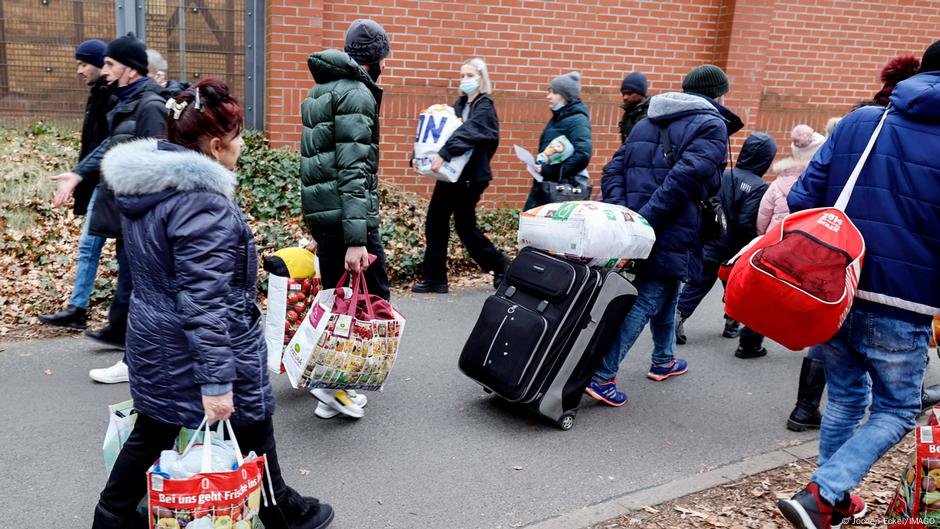 Ukrainian refugee aid across Europe compared – DW – 08/05/2025
