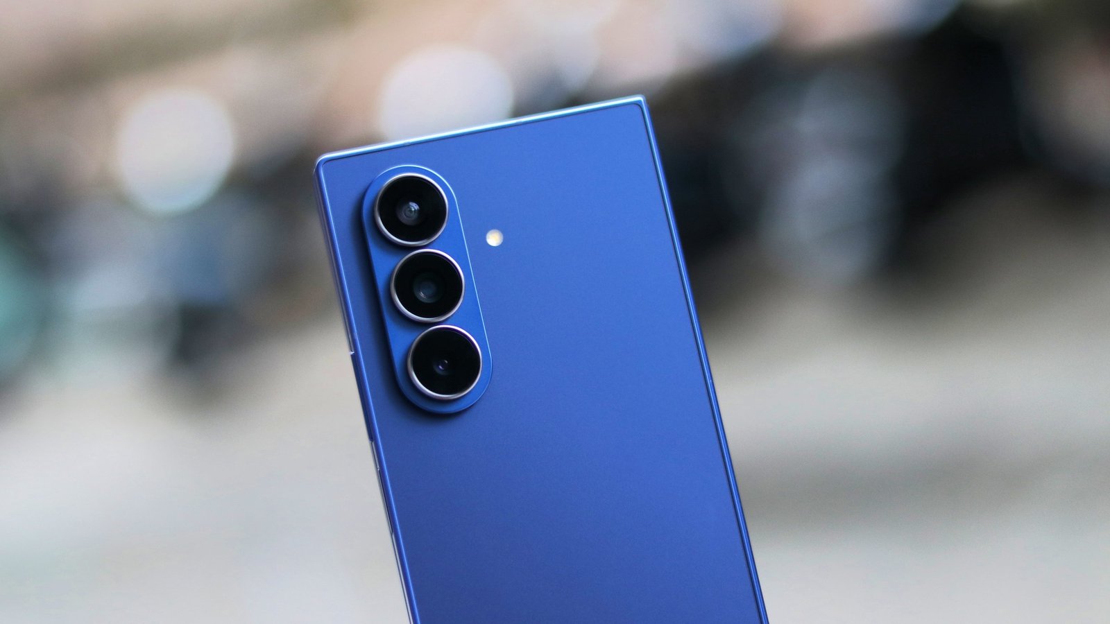 Honor Magic V5 Challenges Samsung's Foldable Throne in Europe