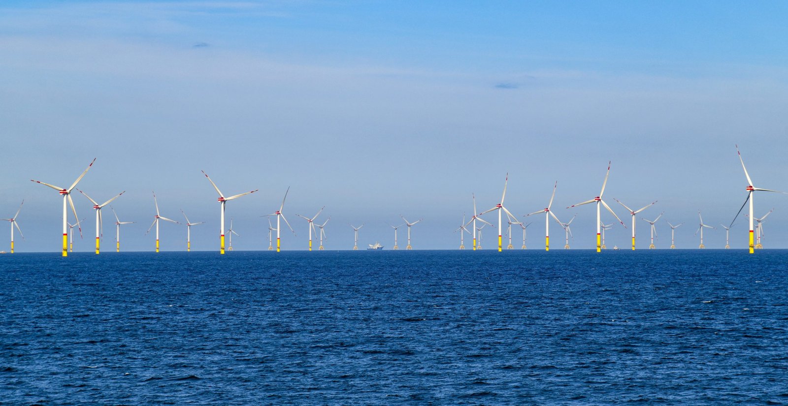 Europe's wind farm army - Euractiv