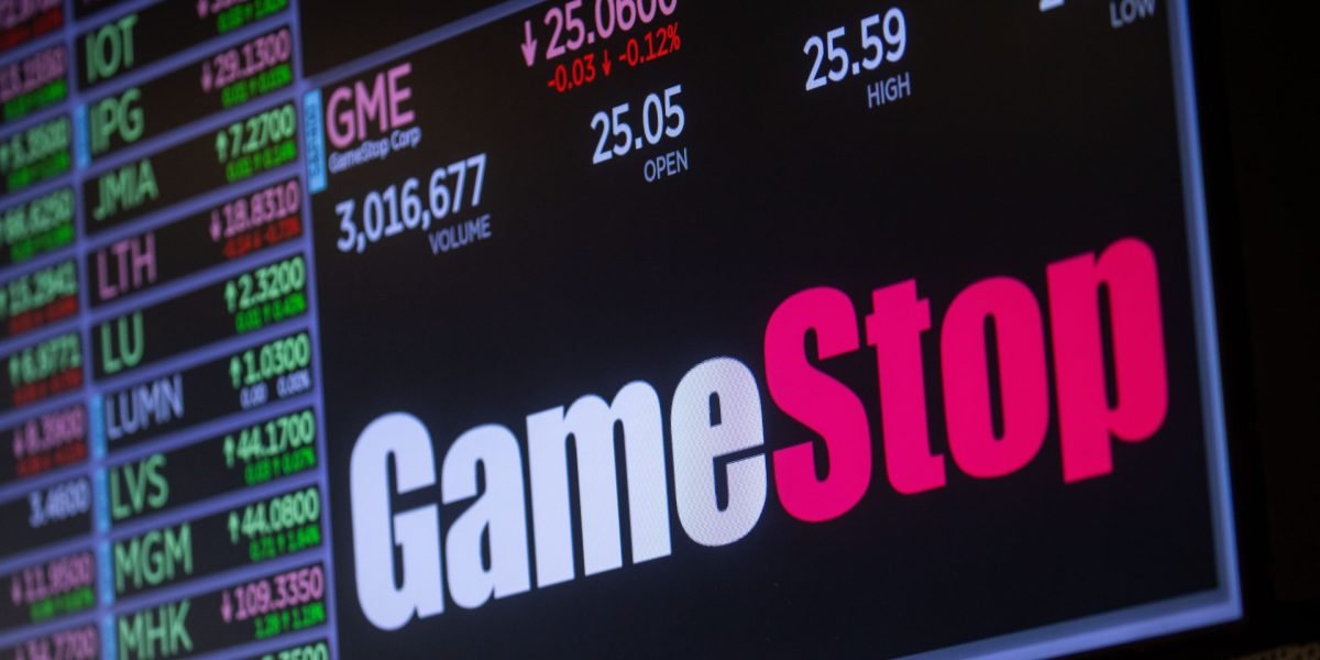 GameStop plummets 20% after announcing new capital raise