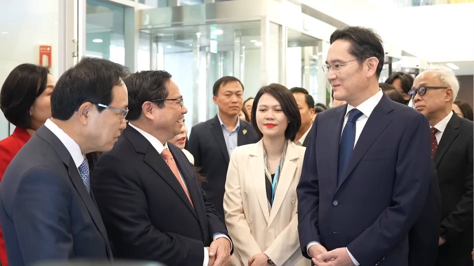 Samsung may finally spend its $60 billion cash to buy companies