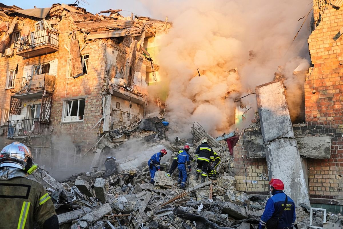 Major Russian drone, missile attack on Kyiv kills at least 21
