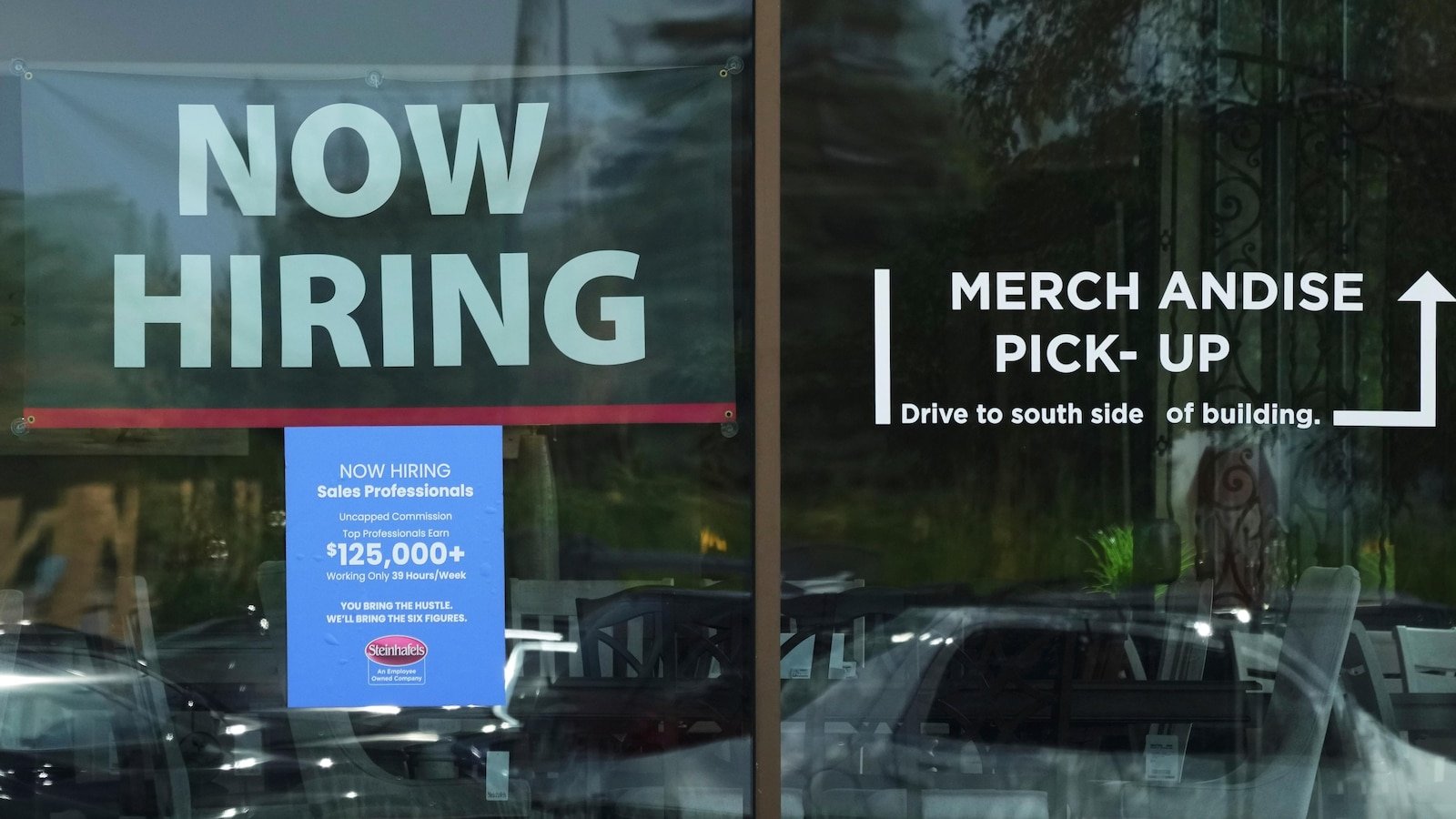 US applications for jobless benefits fell last week as layoffs remain low